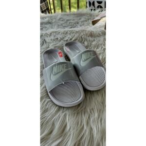 3989) Nike Victori One Platinum Violet women Slides Sandal Size US 8